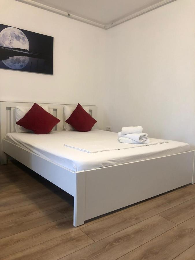 Beside Airport Apartment Otopeni Exterior foto